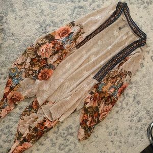 ✨ Entro floral & embroidered kimono